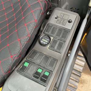 Excavadora sobre orugas Volvo Ec360dl usada en excelentes condiciones de trabajo en alta eficiencia y precio razonable en stock para la venta. - Product Image 3