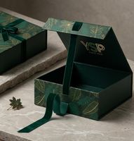 Caja Rígida de Lujo Personalizada en Verde Oscuro con Cinta de Terciopelo y Hoja Botánica en Dorado para Empaque de Té Premium, Matcha y Café