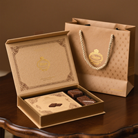Boîte rigide en forme de cœur ivoire avec logo personnalisé, ruban et plateau à chocolat pour cadeaux de la Saint-Valentin et de fêtes, vente en gros