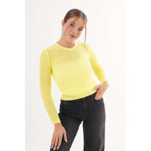 ชุดบอดี้สูทถักลายริบสีเหลือง เสื้อคอกลมแขนสั้นสำหรับผู้หญิง - Product Image 5