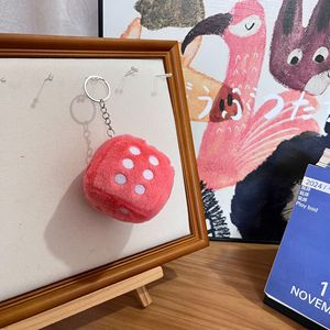 <span class=keywords><strong>Mini</strong></span> peluches plushie đồ chơi sang trọng Khối lập phương xúc xắc Móc Chìa Khóa vui Claw máy đồ chơi sang trọng nhỏ mờ búp bê sang trọng xúc xắc móc khóa quyến rũ - Product Image 4