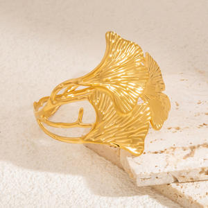 Pulsera con Diseño de Hoja de Ginkgo, Chapada en Oro de 18k, Ajustable, Joyería para Mujer, Uso Diario - Product Image 2