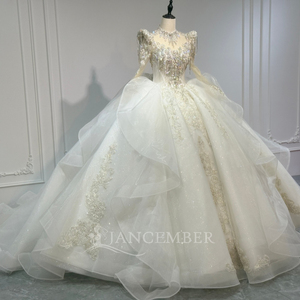 Robe de mariée moderne Xs259 à manches longues, style robe de bal, avec détails perlés et sequins, dos nu en dentelle, personnalisable - Product Image 2