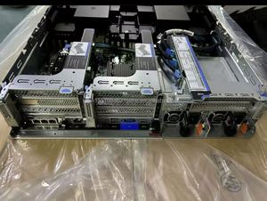 Serveur en rack ThinkSystem SR650 V3 2U double socket, processeur Xeon Scalable, 32× TruDDR5, 8 To, 12× PCIe Gen5, OCP 3.0, XClarity - Product Image 4
