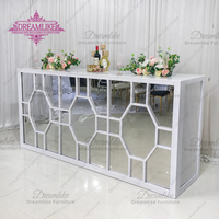 Comptoir de table de bar moderne en métal blanc de luxe Conception de piédestal de fête en plein air durable pour hôtels et appartements