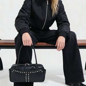 Bolso de Hombro con Ojales Plateados Estilo Punk, Diseño 2026 - Bolso Tote de Cuero PU Premium para Mujer - Bolso de Mano con Estilo Urbano y Atrevido - Product Image 4