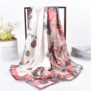 Fabriek Groothandel Maatwerk Nieuwe Mode Veelzijdige Bloemenprint Hoge Kwaliteit Satijn Zijde Grote Sjaal Hoofddoeken Voor Vrouwen