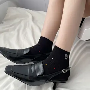 Yeni tasarım yaz renkli benekli gülen yüz kadın çorap kızlar için nefes ayak bileği çorap