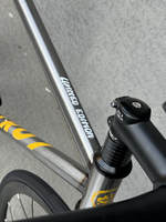 Vélo à une vitesse FS-01S INTRO7, cadre et fourche en acier CR-MO, vélo à pignon fixe 700c, frein V-Brake, jantes en alliage d'aluminium