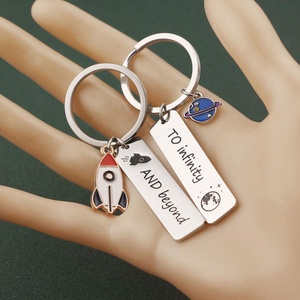 Llavero de cohete '<span class=keywords><strong>Te</strong></span> <span class=keywords><strong>amo</strong></span> hasta el <span class=keywords><strong>infinito</strong></span> y más allá', Llavero para parejas, Colgante de amuleto, Regalos, Llavero de cohete, Llaveros de planeta - Product Image 4
