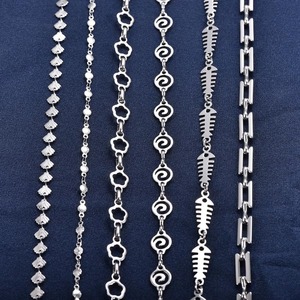 Collier ras du cou en acier inoxydable avec chaîne à maillons géométriques en forme d'arête de poisson et de fleurs, breloques faites à la main, couleur argent, bijoux en métal pour femme - Product Image 4