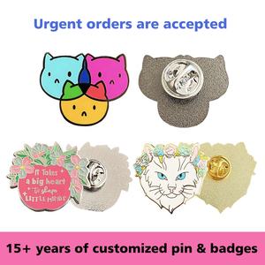 Venta al por mayor de pines de anime artesanías de metal dibujos animados <span class=keywords><strong>dinosaurio</strong></span> globo insignia personalizar cuello solapa pines fabricante figura esmalte pin con cadena - Product Image 2