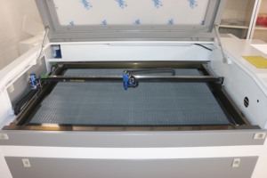 Máquina cortadora de grabado láser CO2 Ruida de 100W para madera contrachapada de caucho, mandril de enfoque automático giratorio S & A CW3000 Chiller Auto Focus - Product Image 6