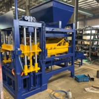 Machine à blocs automatique robuste QT4-15B pour la fabrication de briques creuses en ciment et de blocs de pavé