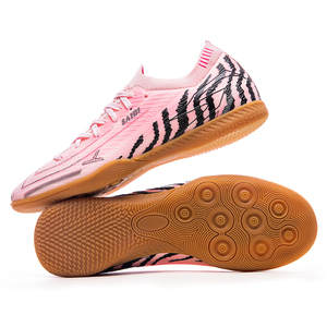 Chaussures de football personnalisées : tige en PVC, semelle extérieure en caoutchouc, résistantes à l'usure, antidérapantes, unisexes, toutes saisons, chaussures de <span class=keywords><strong>futsal</strong></span> d'intérieur ODM OEM - Product Image 4