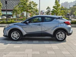 Meilleure <span class=keywords><strong>vente</strong></span> Toyota <span class=keywords><strong>CHR</strong></span> 5 places SUV Sièges en tissu R17 Essence Transmission automatique Caméra arrière Direction gauche Chine - Product Image 4