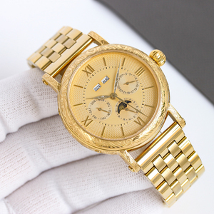 Montre plaquée or 18 carats avec affichage du calendrier complet et des phases lunaires, boîtier gravé doré, lunette à motif sculpté, montre sophistiquée et audacieuse - Product Image 2
