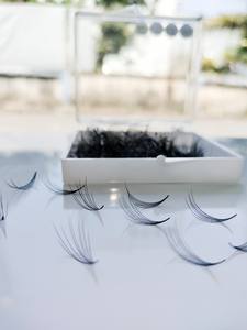 Extensions de cils Nhu Y faites à la main, en cheveux synthétiques noirs naturels, pour usage professionnel en salon de beauté, NY8D, épaisseur 0,10 mm, en vrac - Product Image 4