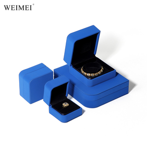 Caja de embalaje de joyería redonda con logotipo personalizado al por mayor de WEIMEI, caja de marca para pendientes, pulsera, collar, anillo, joyero de cuero - Product Image 1