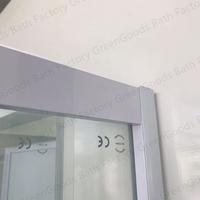 Cabine de douche carrée en verre brossé pour salle de bain d'hôtel avec porte coulissante et receveur de douche