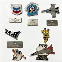 Émail de coulée personnalisé pour divers badges métalliques, épingles en émail dur (chevron, avion, dessin animé, abeille), collection de souvenirs
