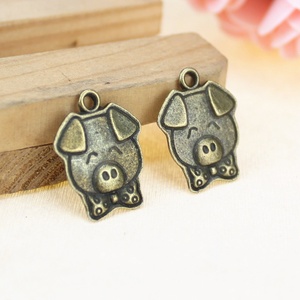 Colgante de bronce antiguo con diseño de cara de cerdito sonriente, de aleación de zinc, con un solo lazo, para regalos de amantes de los animales de granja - Product Image 1