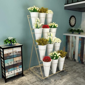 Giá đỡ hoa gấp gọn màu vàng với chậu hoa nhựa - Product Image 2