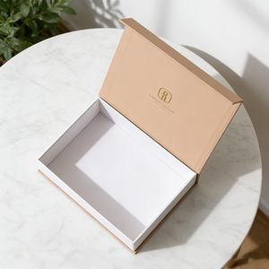 Scatola Regalo di Lusso Personalizzata Bianca con Chiusura Magnetica e Stampa in Lamina d'Oro per Profumi e Cosmetici - Product Image 2