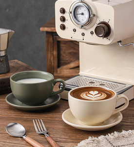 Set Tazza e Piattino in Ceramica Stile Europeo Retrò Opaco 470ml, Design Floreale Rotondo per Casa, Ufficio e Caffetteria - Product Image 4