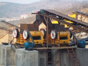 מגרסת לסתות קטנה עם מנוע דיזל לבקבוקי זכוכית - Product Image 4