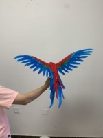 Oiseau artificiel, perroquet volant, oiseau de la jungle et plume de perroquet, fourrure d'animal réaliste, modèle en plastique