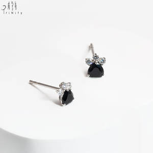 Nouvelle collection élégante : Boucles d'oreilles clous en or blanc massif 18 carats avec spinelle noire et diamant naturel, cadeau spécial pour femme - Product Image 2