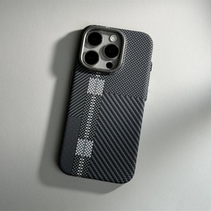 Funda Magnética para Teléfono con Textura de Fibra de Carbono de Alta Gama y Patrón Diagonal para iPhone 16 15 14 13 Pro Max - Product Image 5
