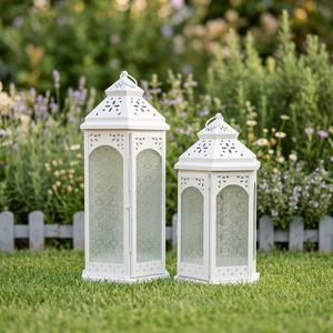 Venta al por Mayor de Portavelas Marroquíes Grandes de Metal Blanco con Vidrio Floral para Decoración del Hogar y Bodas - Product Image 1