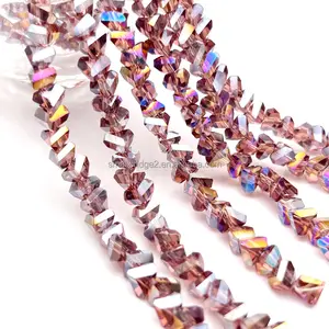 Vente en gros de perles pyramidales en verre à facettes pour bracelet perles triangulaires en cristal en vrac pour la fabrication de bijoux à bricoler soi-même et accessoire de cheveux