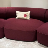 Canapé d'angle modulaire en tissu en forme de L, trois places, rouge bordeaux, style médiéval, directement de l'usine, écologique, durable, pour salon et hôtel