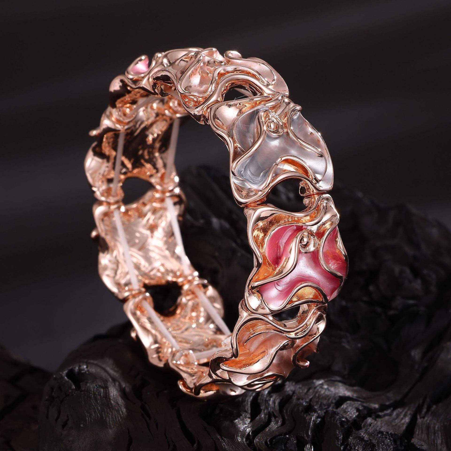 Rose red geometric flower bracelet - rose gold