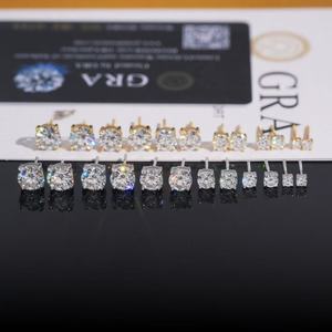 Boucles <span class=keywords><strong>d</strong></span>'oreilles clous en moissanite couleur <span class=keywords><strong>D</strong></span> VVS, <span class=keywords><strong>argent</strong></span>ées, quatre griffes, intemporelles, haute brillance, résistantes au ternissement, marque privée, cadeau de mariage pour couple - Product Image 1