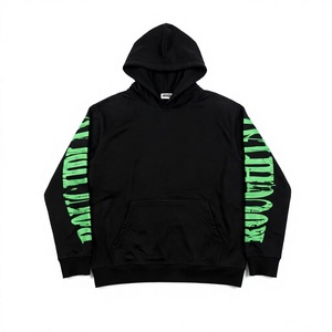 Sudadera con capucha negra al por mayor con estampado gráfico de invierno, manga verde, corte regular, estilo urbano, jersey con capucha personalizado - Product Image 4
