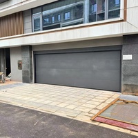 Porte de garage sectionnelle moderne en aluminium brun avec fenêtres transparentes, porte de garage pour villa