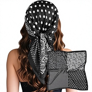 Pañuelo de Satén Estampado de Lujo para Mujer, Elegante Accesorio para el Cuello, Diseño Moderno y a la Moda - Product Image 1