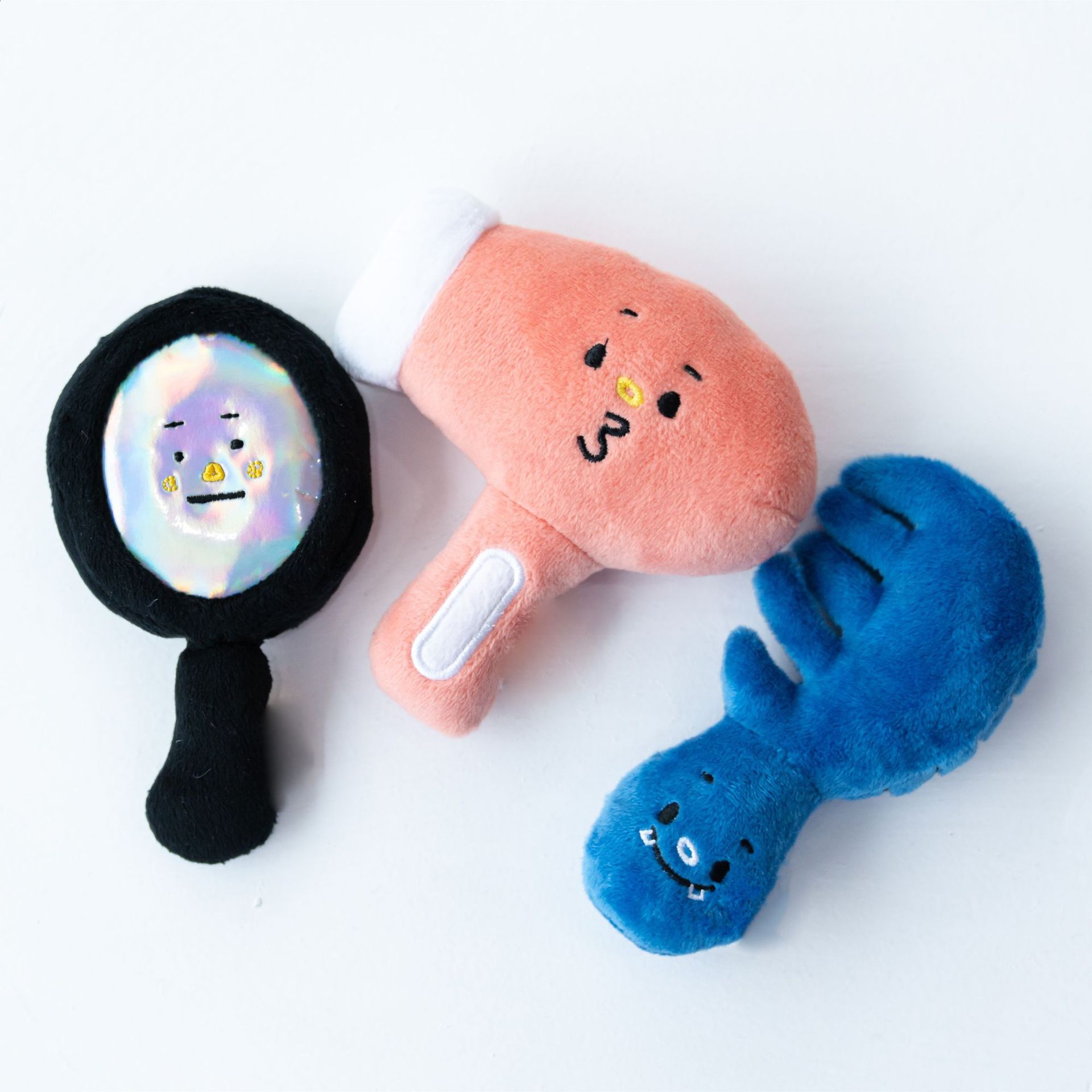 Amazon.com: Linda muñeca para niñas pequeñas, kit de juguetes de salón de  belleza, juego de simulación con secador de pelo, espejo y otros accesorios  : Juguetes y Juegos