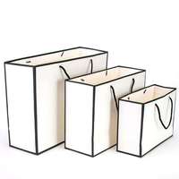 Sac cadeau d'emballage de vêtements ivoire recyclé personnalisé avec poignée en ruban Sacs à provisions en papier beige crème de luxe avec votre propre logo
