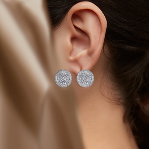 E1661 Orecchini con diamanti taglio principessa in oro bianco, gioielli con diamanti naturali in stile classico da donna - Product Image 2