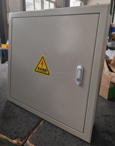 IP40 soğuk-haddelenmiş çelik levha güç dağıtım kutusu 1.0-1.2mm kalınlık 100A açık/endüstriyel/kapalı kullanım için anma akımı - Product Image 3