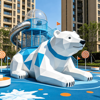 Structure de jeu géante personnalisée en faible polyéthylène, sculpture d'ours polaire en fibre de verre pour la décoration de la zone de divertissement des enfants dans les parcs à thème