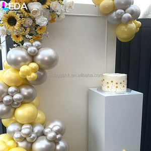 Decoraciones LEDA de Lujo para Fiestas Familiares y Banquetes, Globos Blancos Colgantes, Fondo Cuadrado Pequeño - Product Image 4
