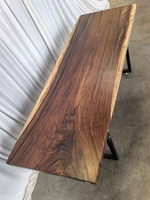 Table de salle à manger en bois massif de style moderne avec bordure naturelle pour hôtels et mobilier de salle à manger