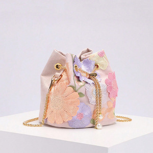 Borsa a secchiello da donna con paillettes, nuova collezione, con ricamo a rete a contrasto, alla moda, elegante, a tracolla singola con catena - Product Image 2