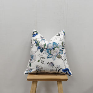 Blumen-Kissenbezug mit weißem Hintergrund, verstecktem Reißverschluss und weißer Paspelierung, dekorativer Kissenbezug für Sofa, Stuhl, Bett - Product Image 1